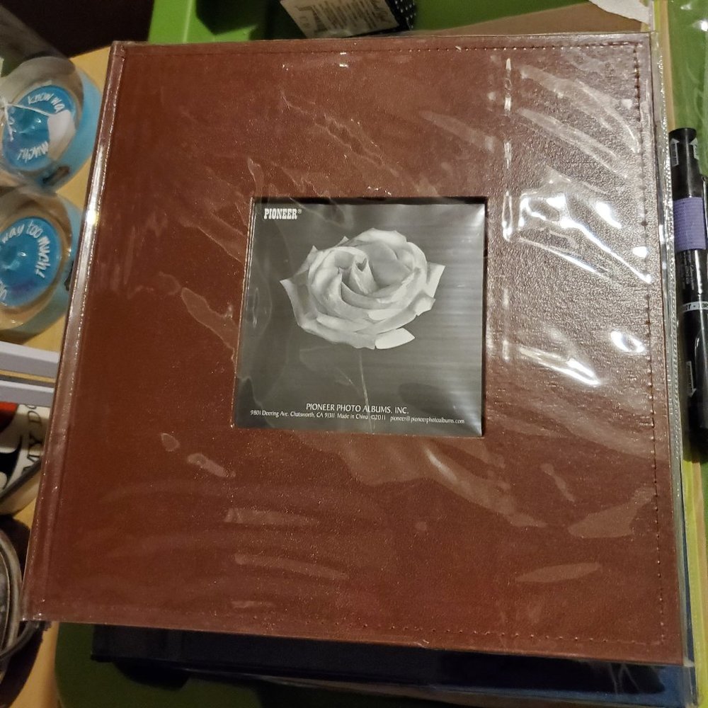 Pioneer Brown Leather Photo Album, Holds up to 200 4x6 Photos, NWT